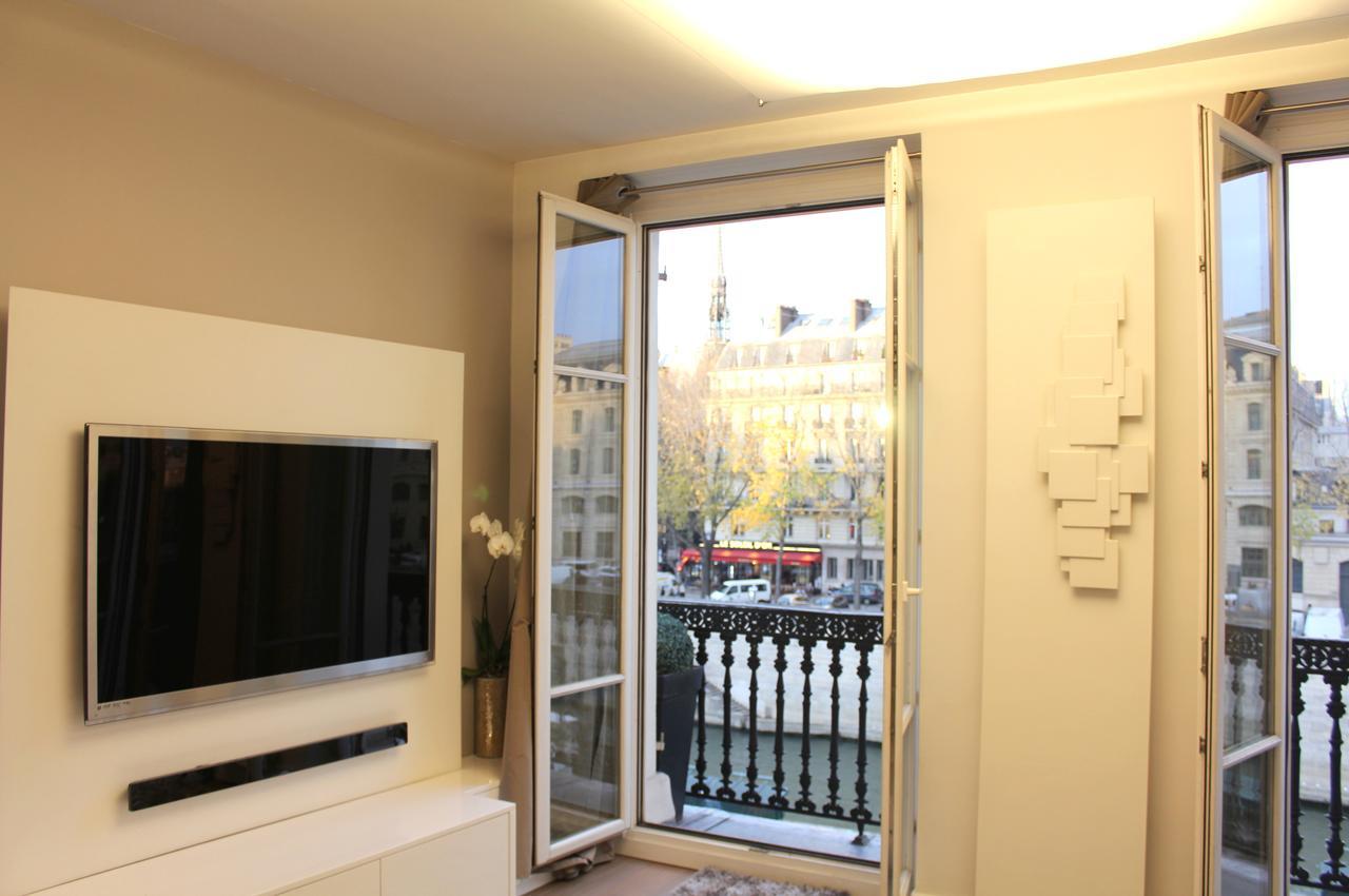 פריז Two Bedroom Luxury Apartment - Balcony With View Of Notre Dame מראה חיצוני תמונה